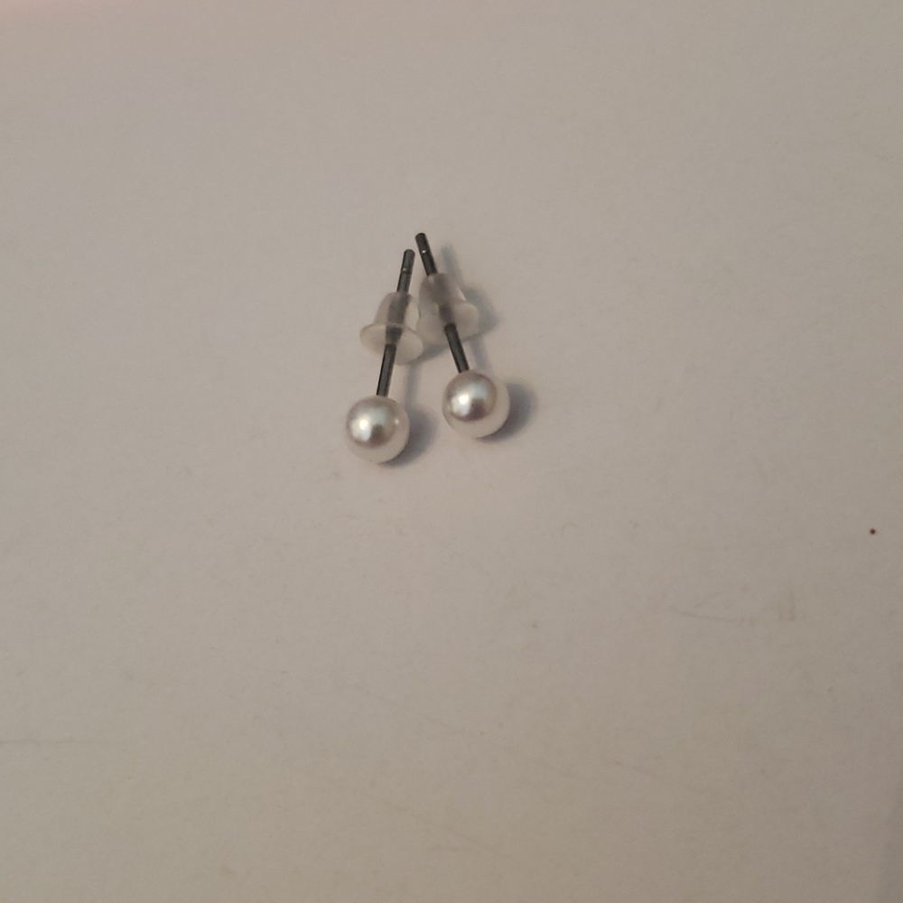 4/$10 small pearl stud earrings